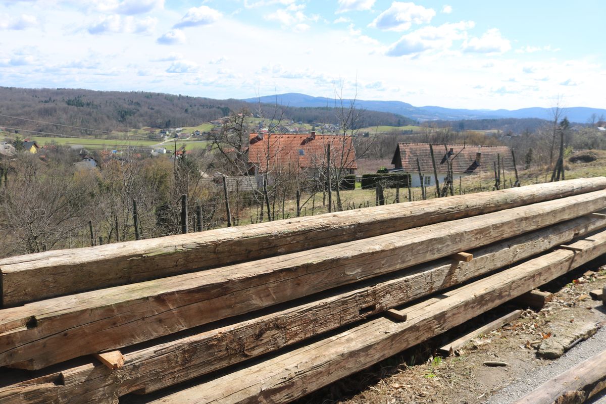 Surovine iz naravnega starega lesa